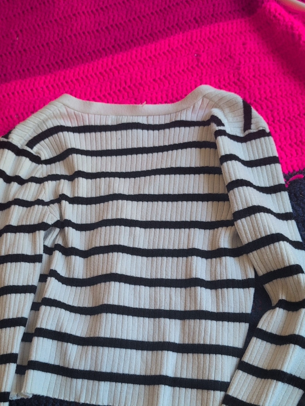 Cropped Sweater - Picture 4 of 5